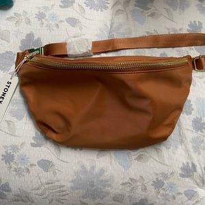 Jumbo camel fanny